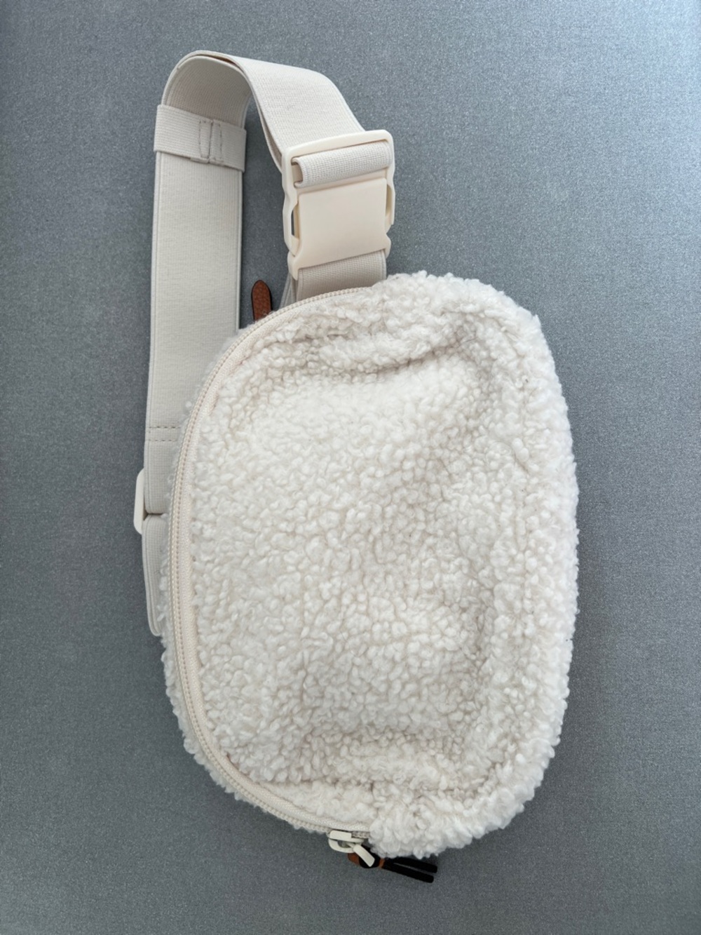 Vera Bradley Cream Sherpa Women’s Fanny Pack Crossbody Belt Bag 9” x 6”
